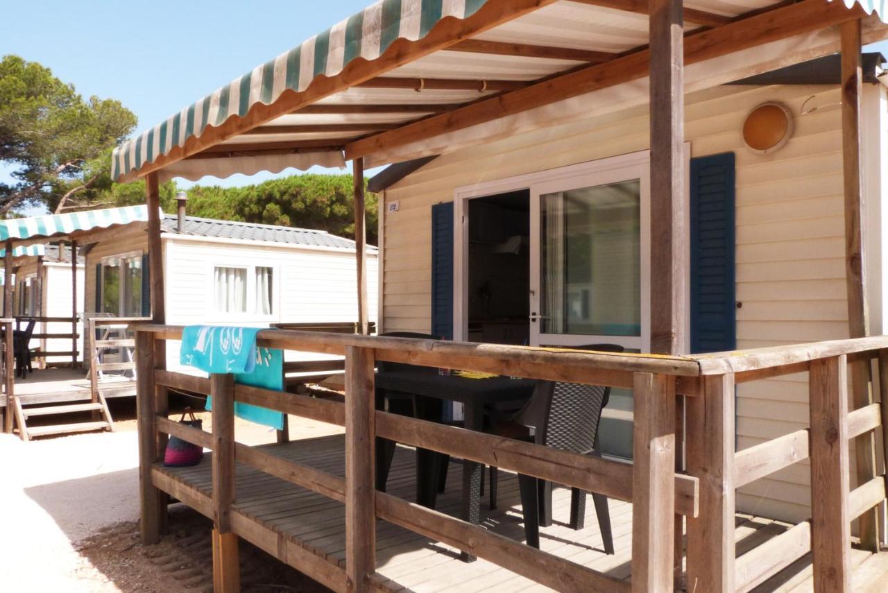 Camping La Bergerie Plage Hyères Habitación foto